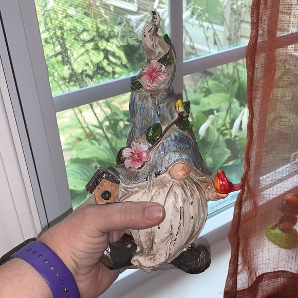 Cute and fun little garden gnome - Picture 4 of 4